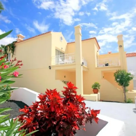 アパート With Wifi, Pool At 400mt Fanabe Beach *
